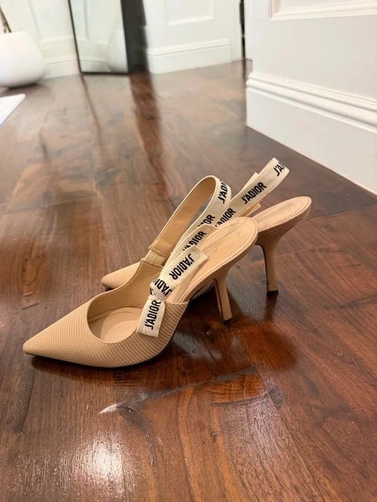 Dior Nude Beige Slingback Pointed Toe Pumps with Branded Bow - Picture 4 of 6